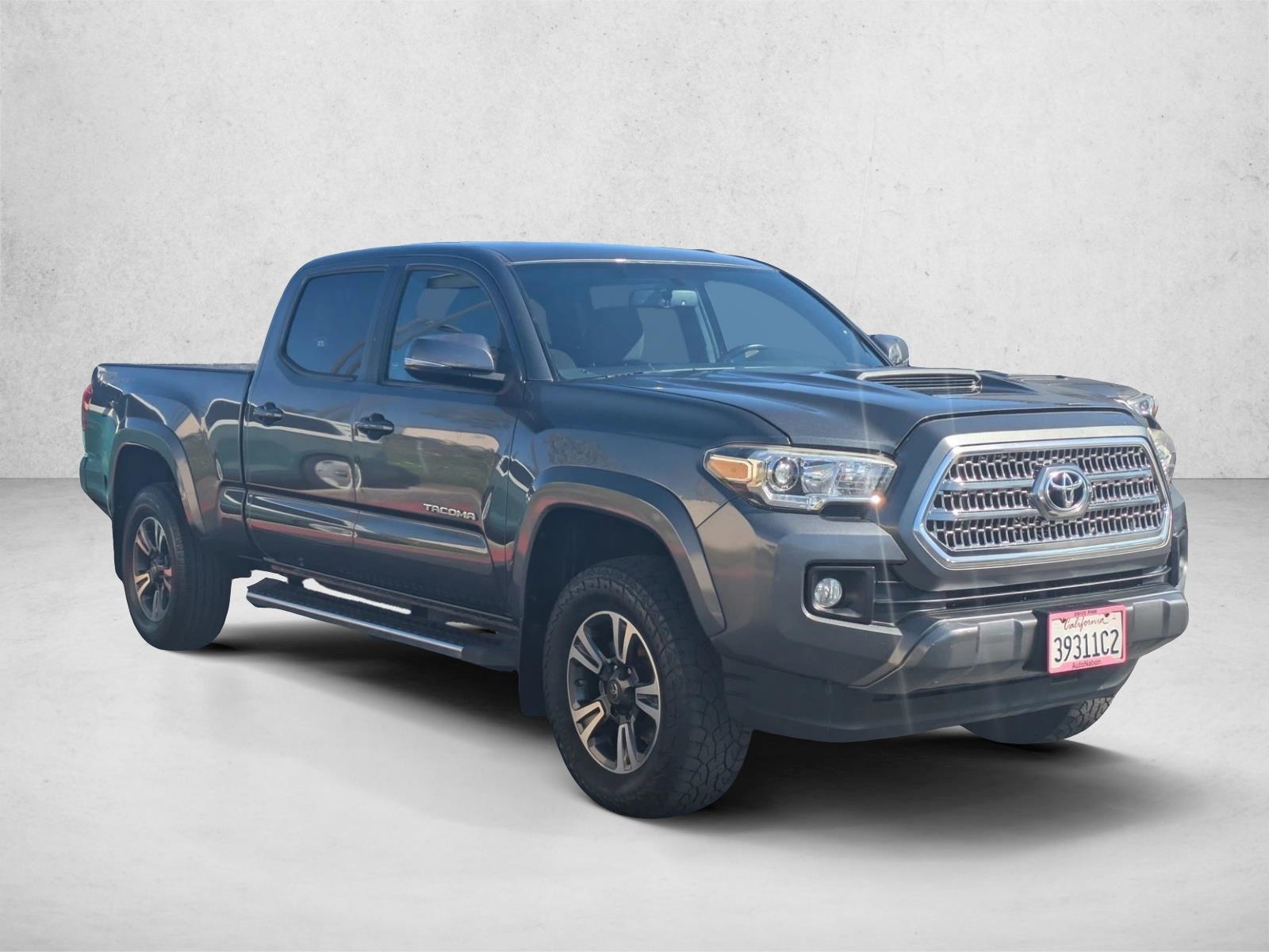 2017 Toyota Tacoma TRD Sport V6 photo 3