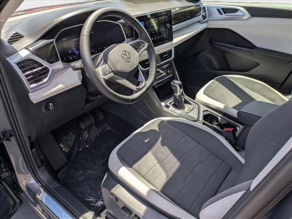 New 2025 Volkswagen Taos 1.5T SE SUV