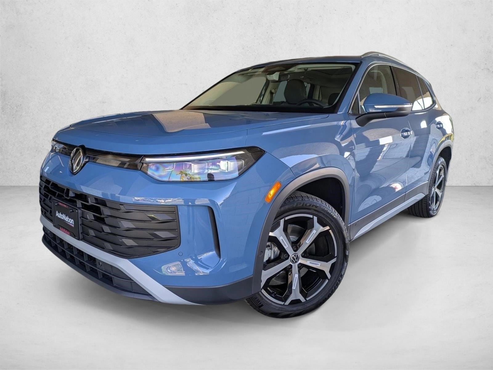 2026 Volkswagen Tiguan SE's photo