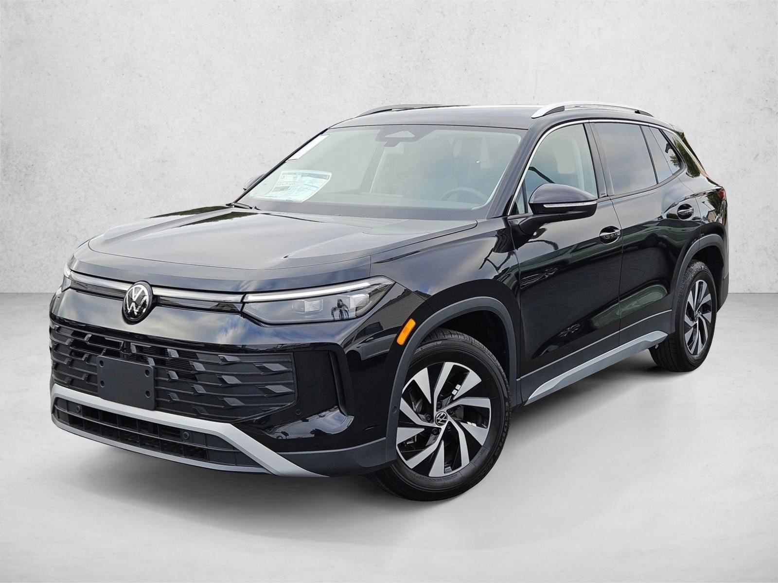 2025 Volkswagen Tiguan S's photo