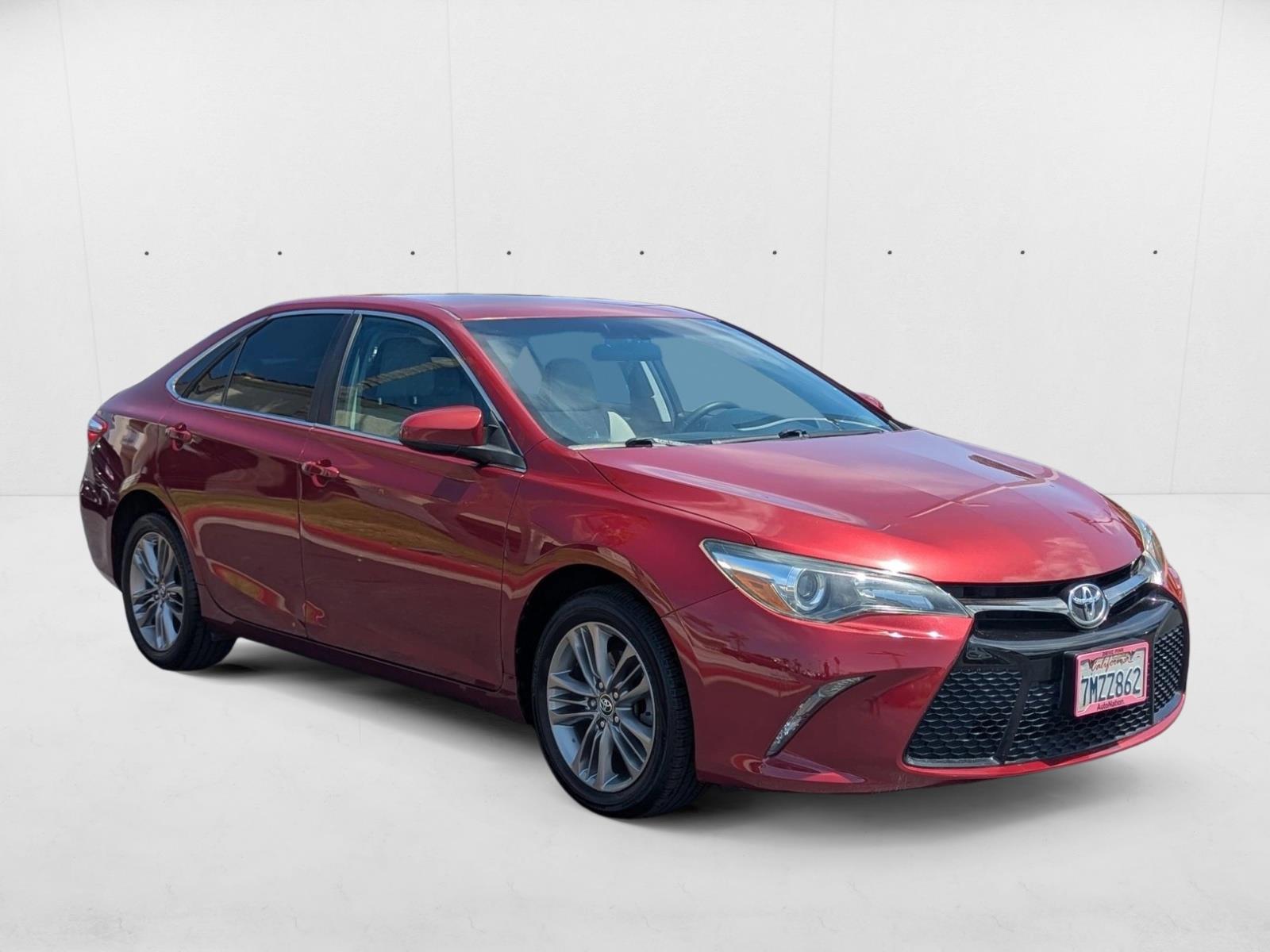 2016 Toyota Camry SE photo 3