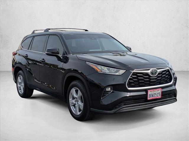 2020 Toyota Highlander LE photo 3