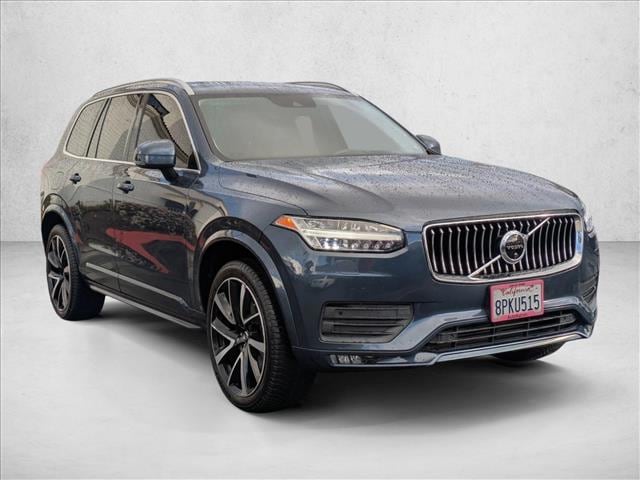 2020 Volvo XC90 T6 Momentum 7 Passenger photo 2