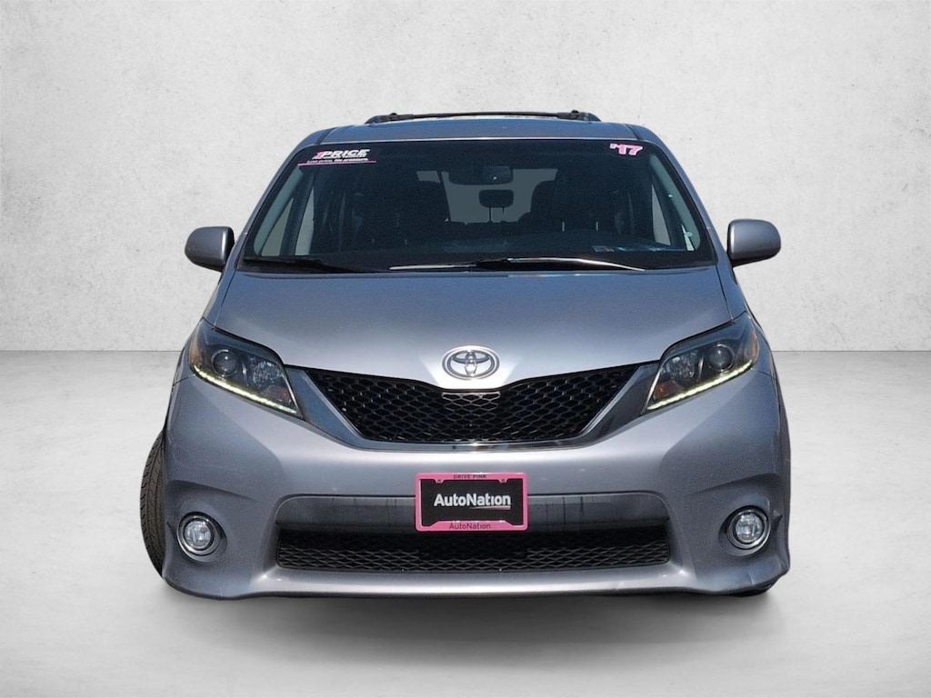 Used 2017 Toyota Sienna SE Premium 8 Passenger Van Passenger Van