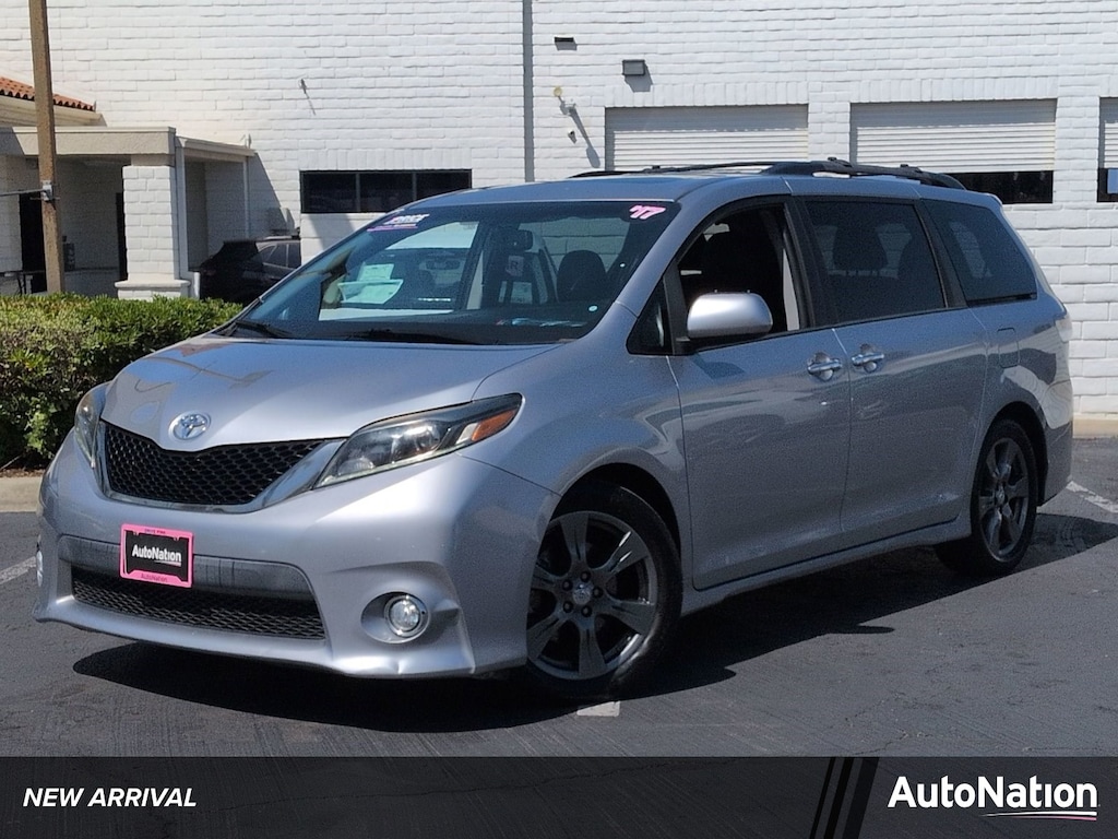 Used 2017 Toyota Sienna SE Premium 8 Passenger Van Passenger Van