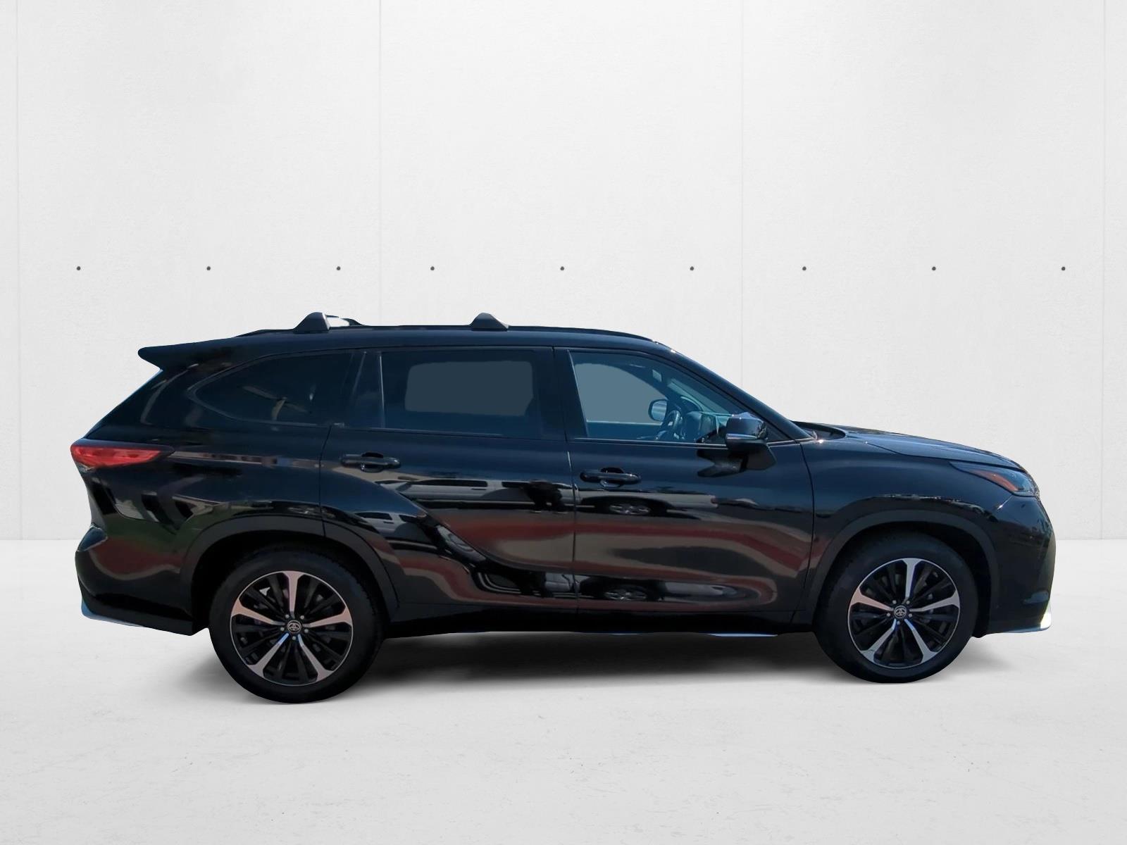 2022 Toyota Highlander XSE photo 2