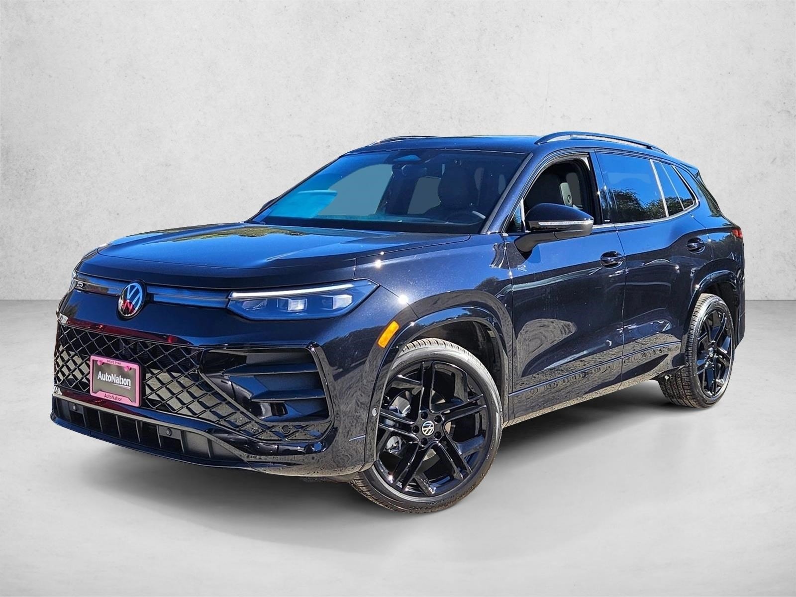 2026 Volkswagen Tiguan SE R-LINE BLACK's photo