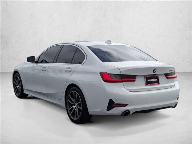 2020 BMW 330i photo 3