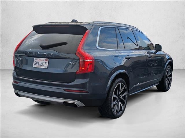 2020 Volvo XC90 T6 Momentum 7 Passenger photo 4
