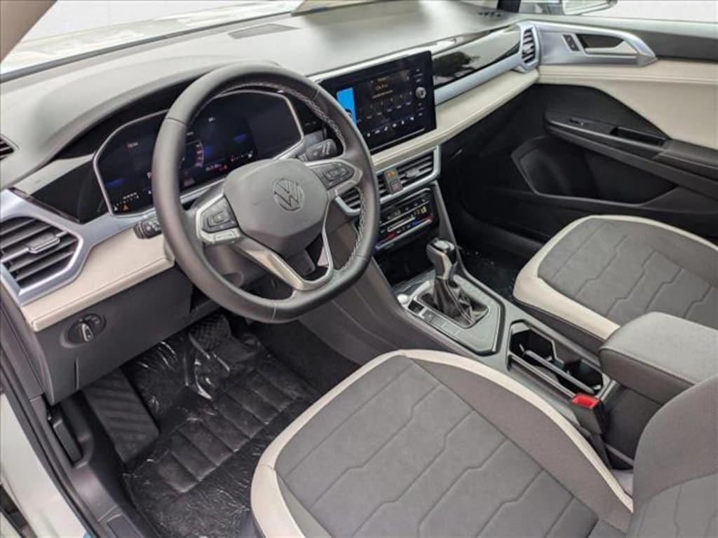 New 2025 Volkswagen Taos 1.5T SE SUV