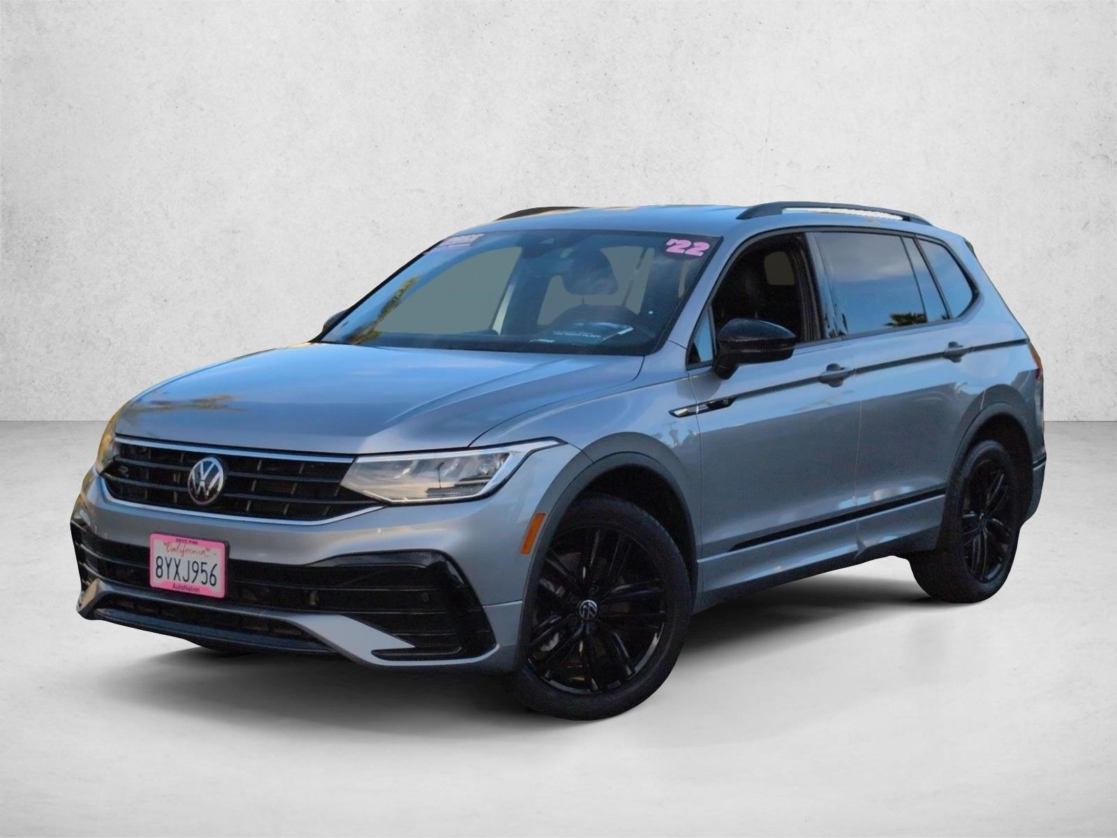 2022 Volkswagen Tiguan SE R-LINE BLACK's photo