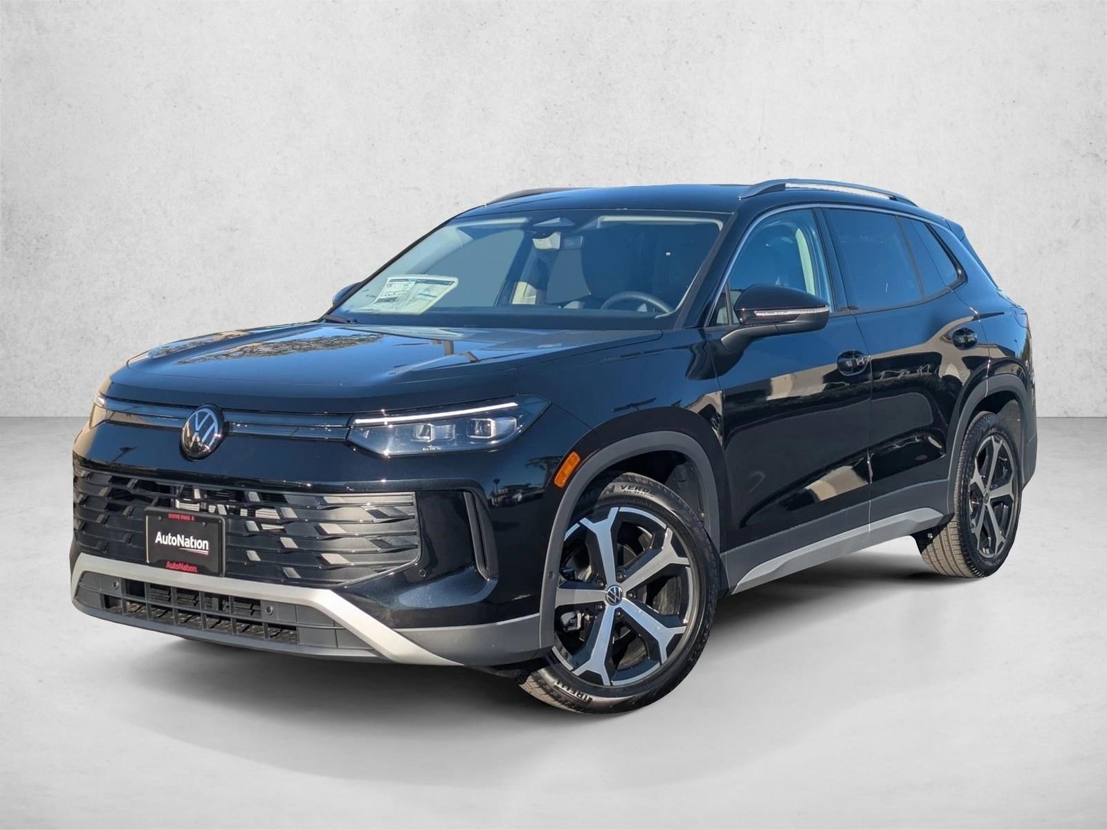 2026 Volkswagen Tiguan SE's photo