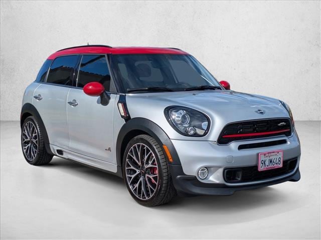 2016 MINI Countryman John Cooper Works photo 2