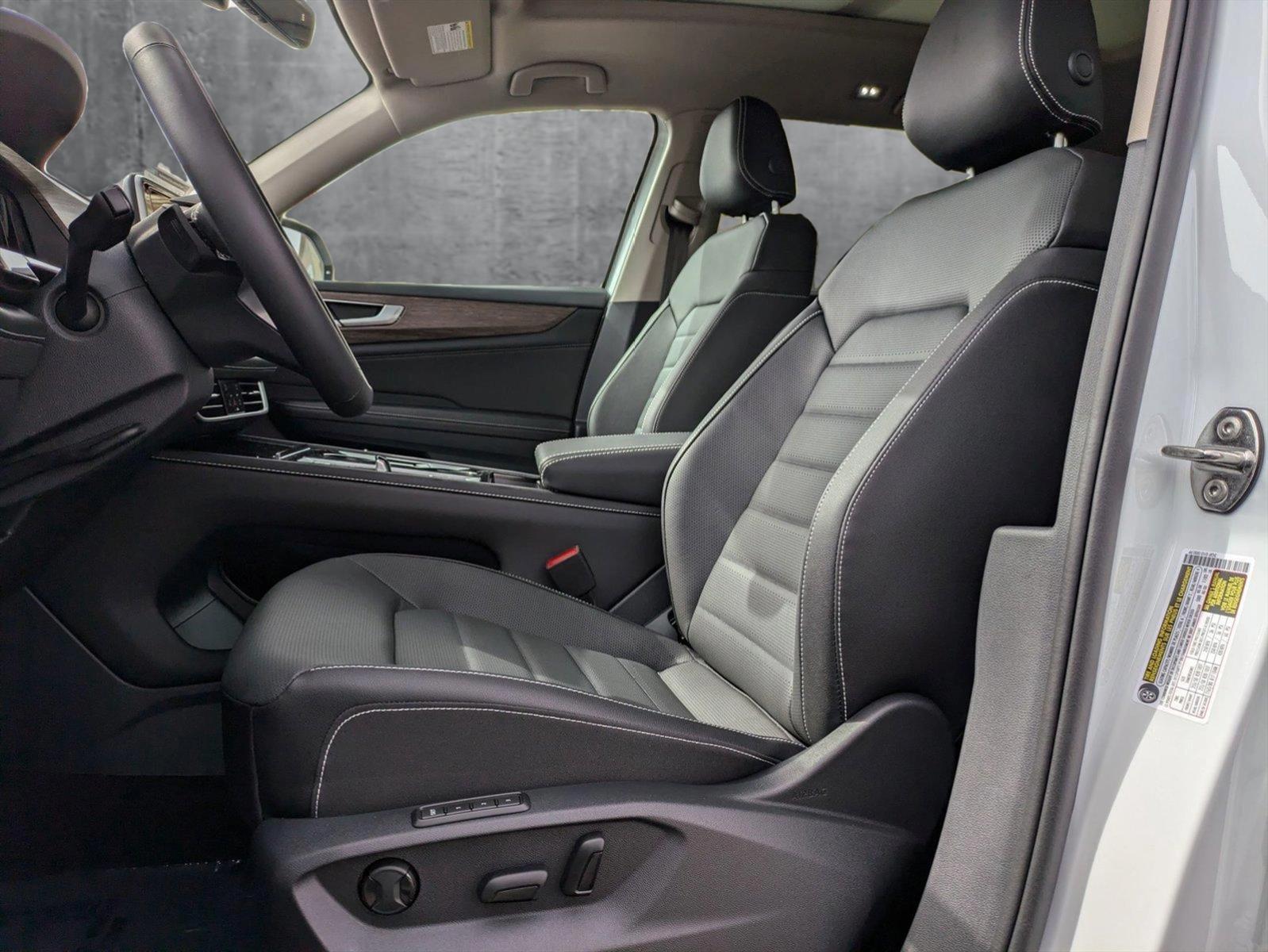 2025 Volkswagen Atlas SEL photo 4
