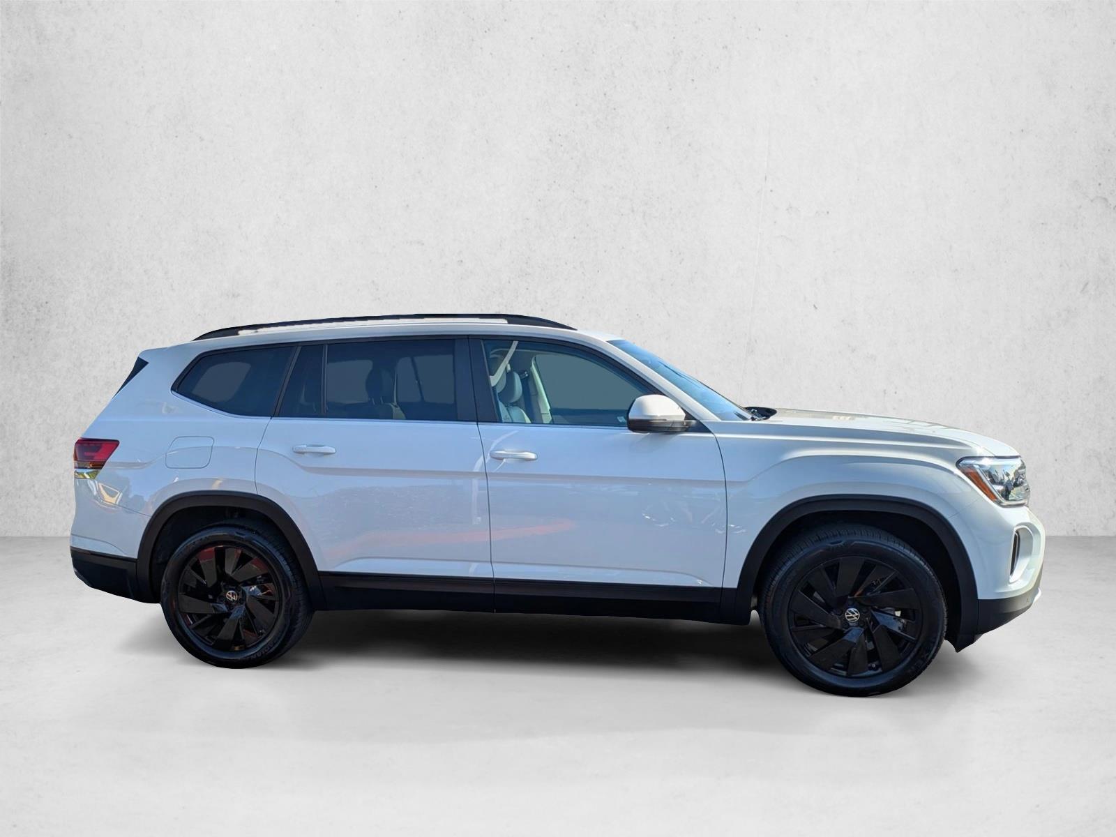 2024 Volkswagen Atlas SE Technology photo 4