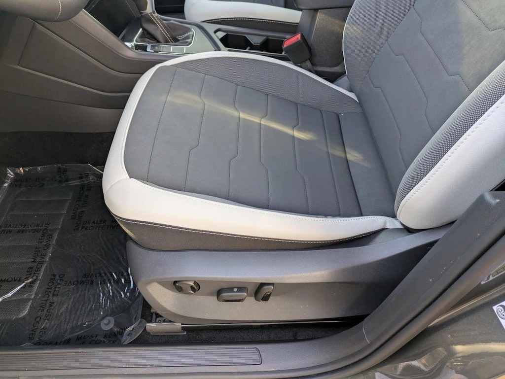 New 2026 Volkswagen Taos 1.5T SE SUV