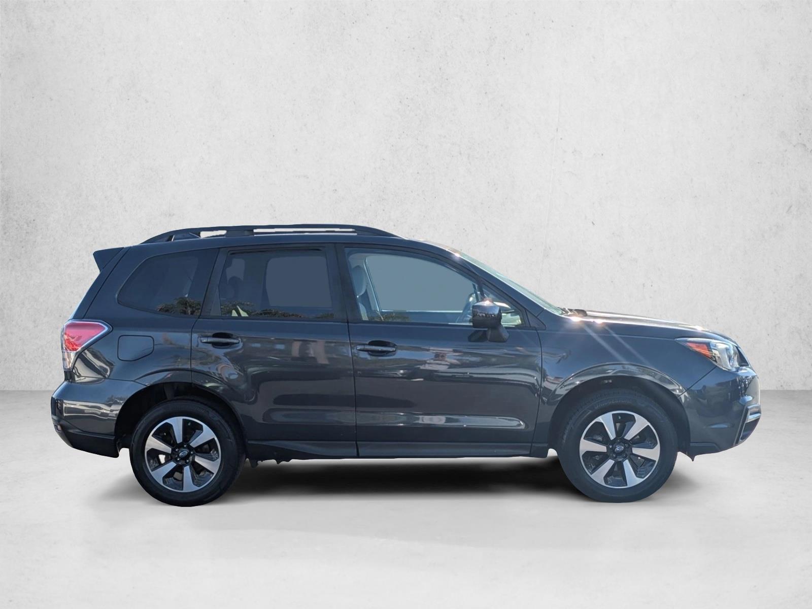 2018 Subaru Forester 2.5i Premium photo 4
