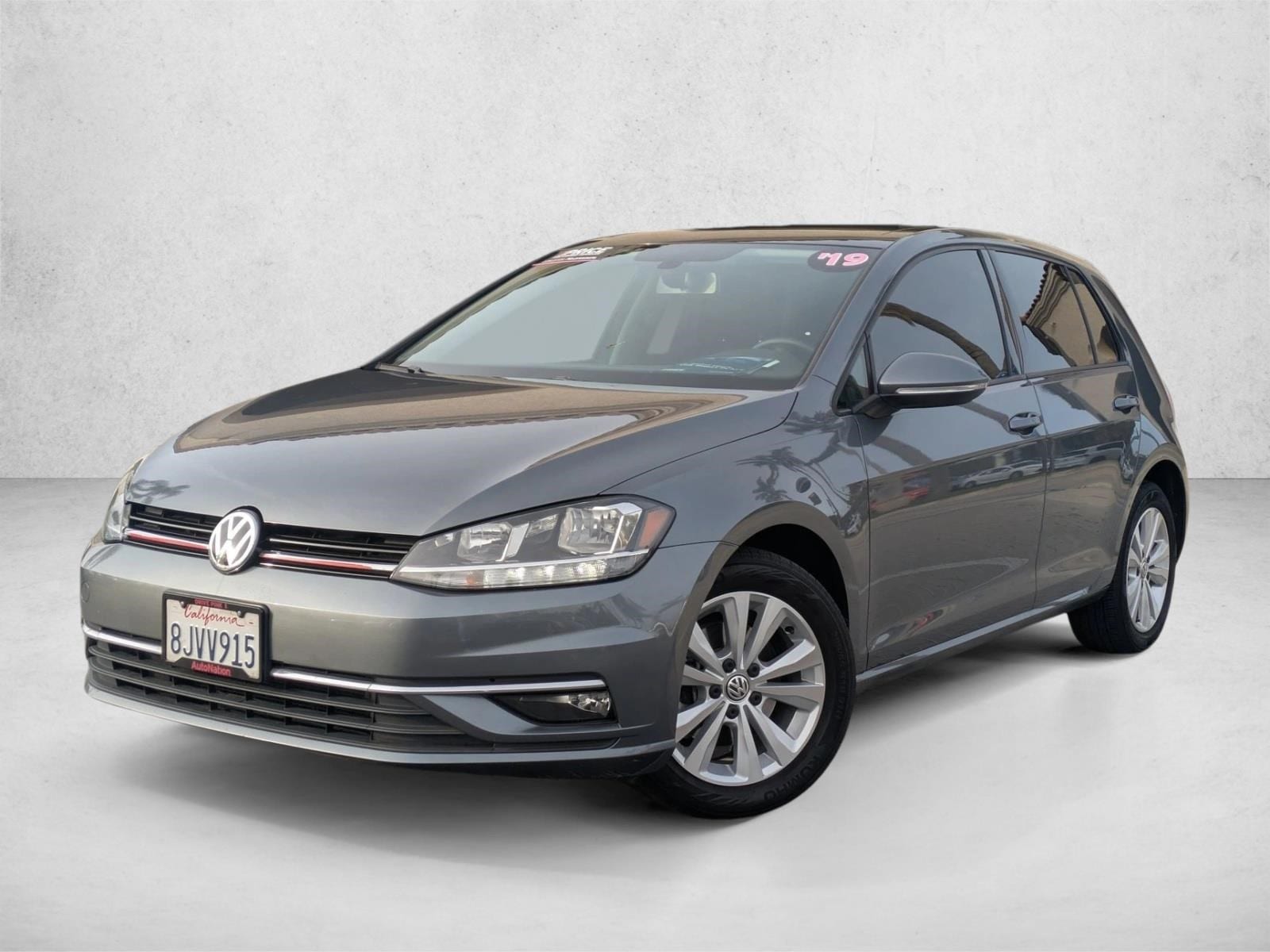 2019 Volkswagen Golf SE's photo