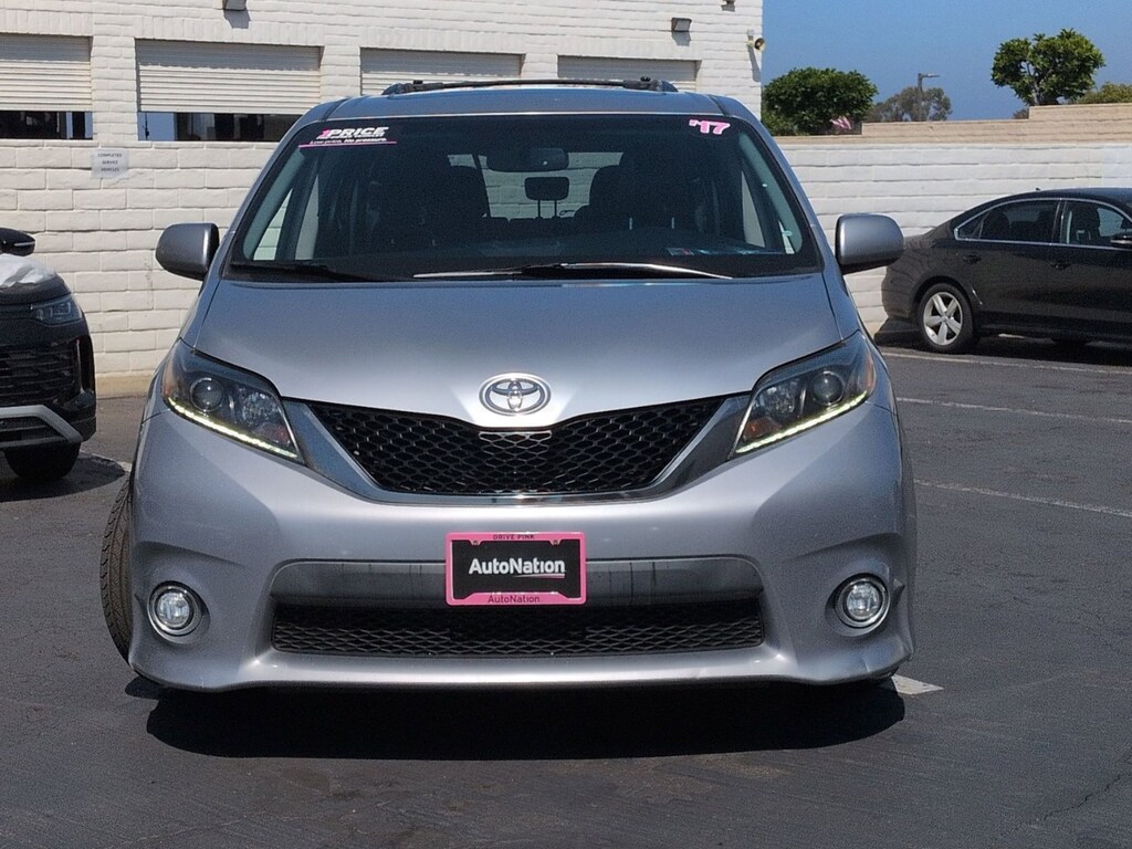 Used 2017 Toyota Sienna SE Premium 8 Passenger Van Passenger Van