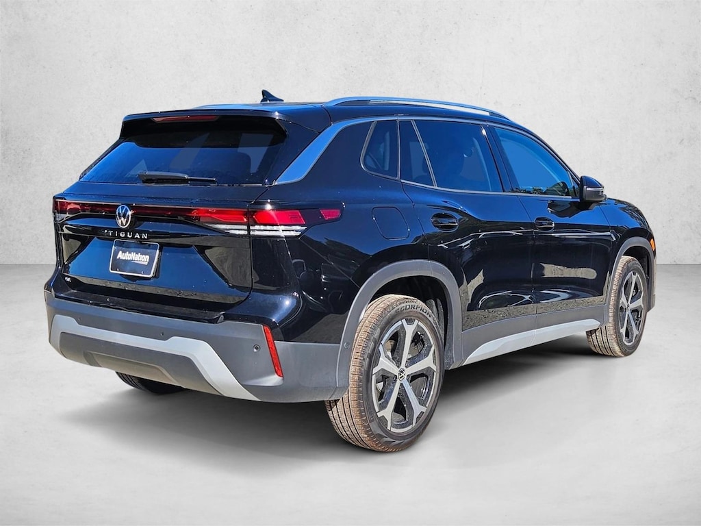 New 2025 Volkswagen Tiguan 2.0T SE SUV