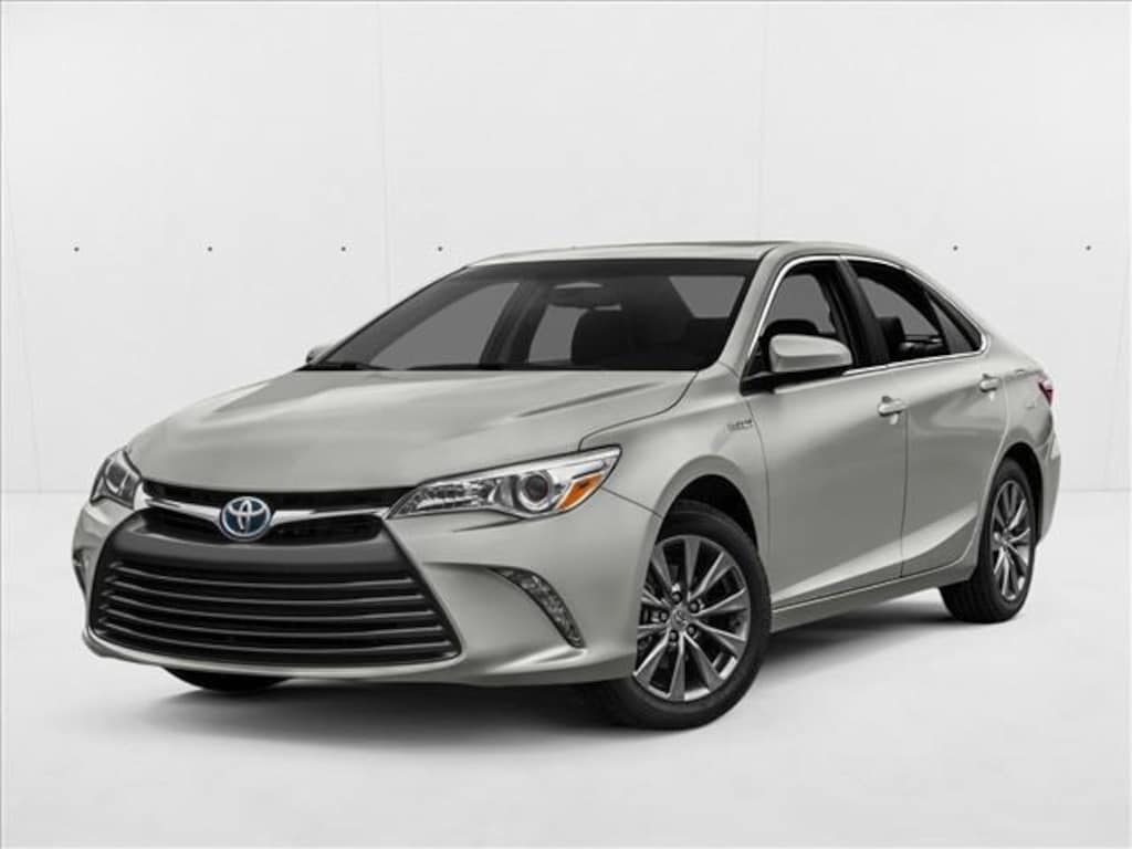 Used 2016 Toyota Camry Hybrid SE Sedan