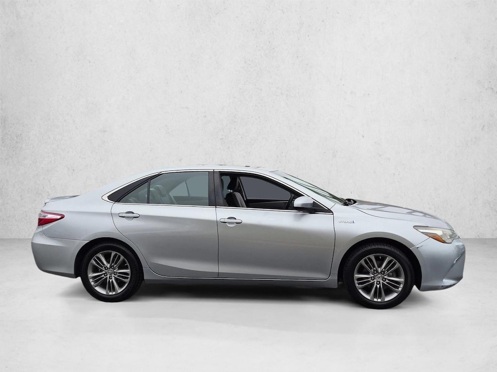 Used 2016 Toyota Camry Hybrid SE Sedan
