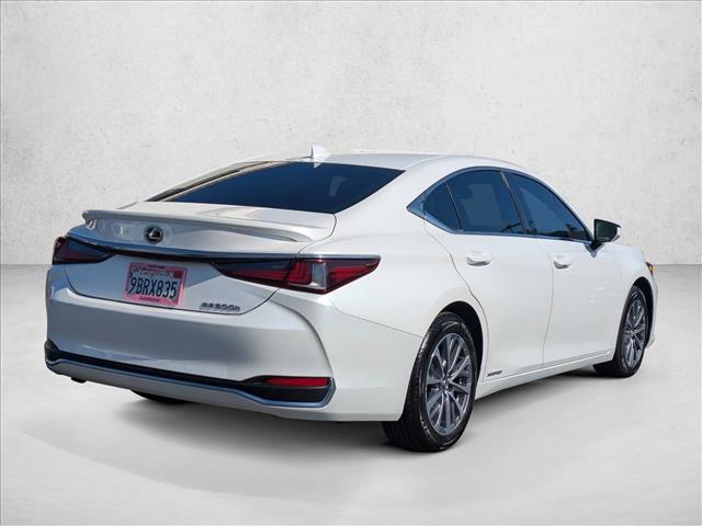 2022 LEXUS ES 300h photo 4