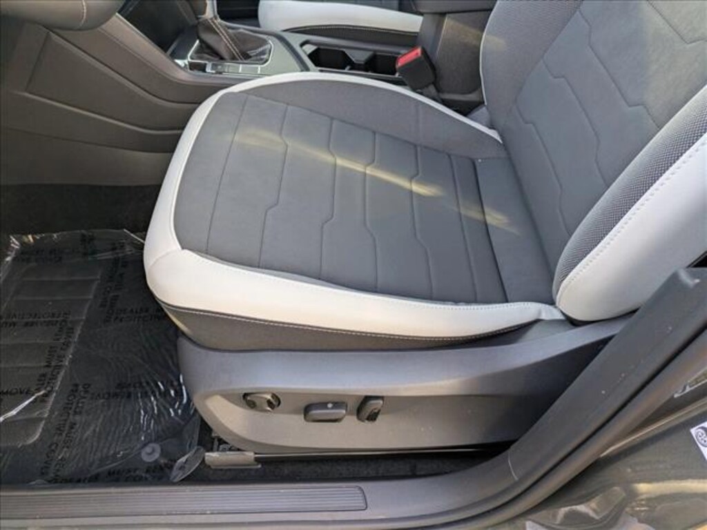 New 2026 Volkswagen Taos 1.5T SE SUV