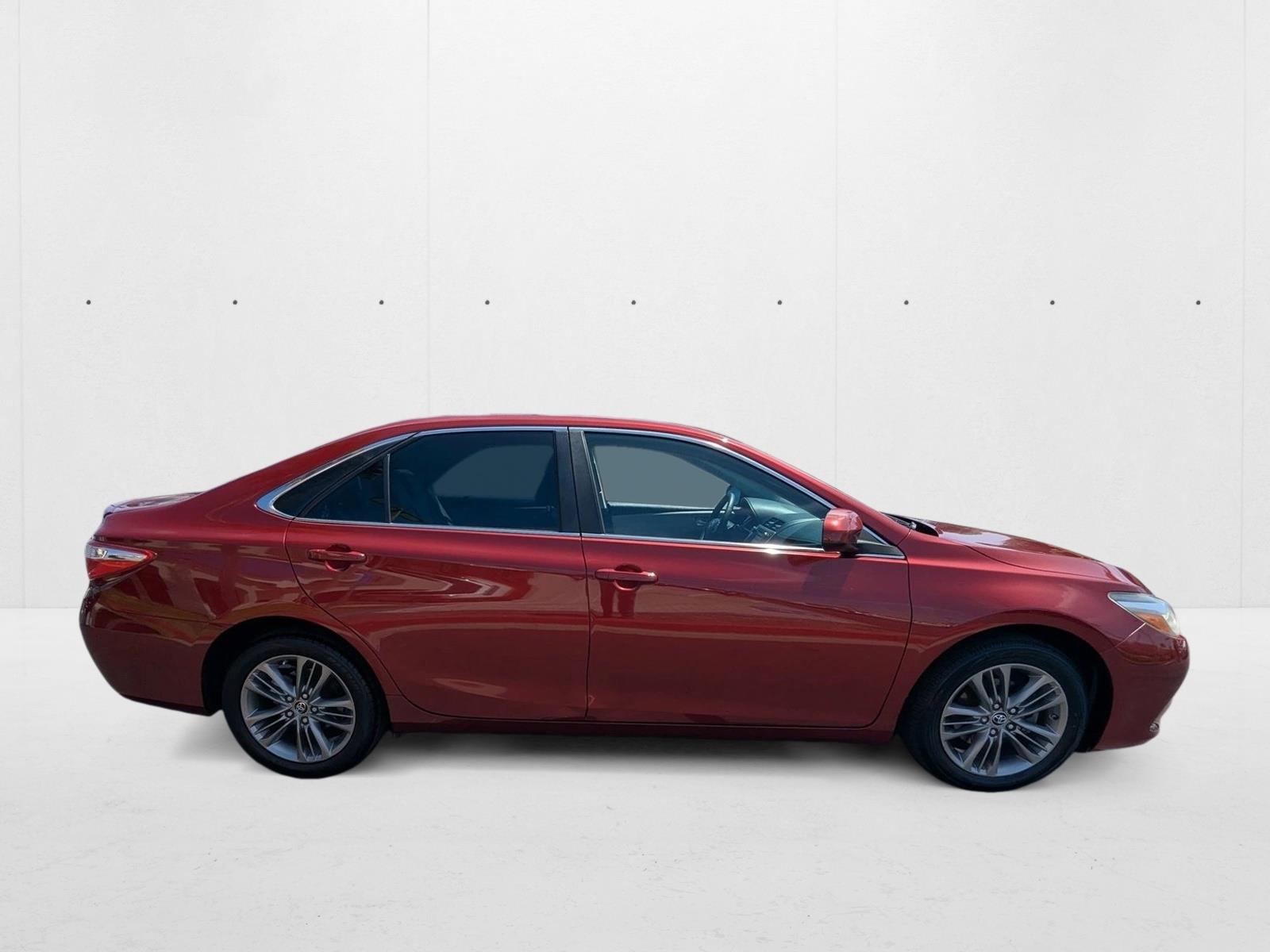 2016 Toyota Camry SE photo 4
