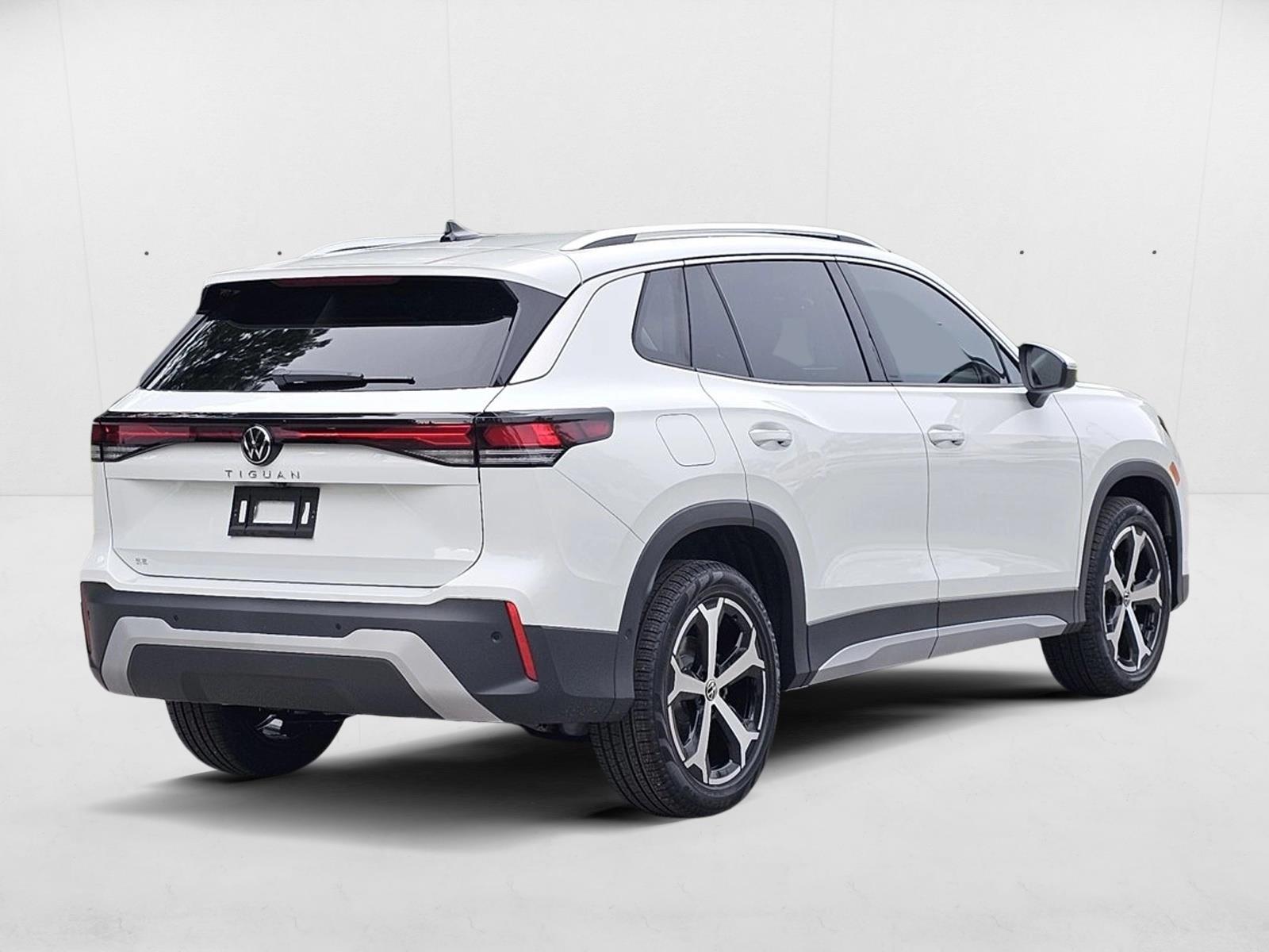 2025 Volkswagen Tiguan SE photo 2