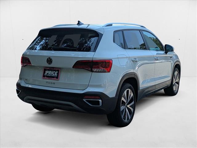 2022 Volkswagen Taos SE photo 2