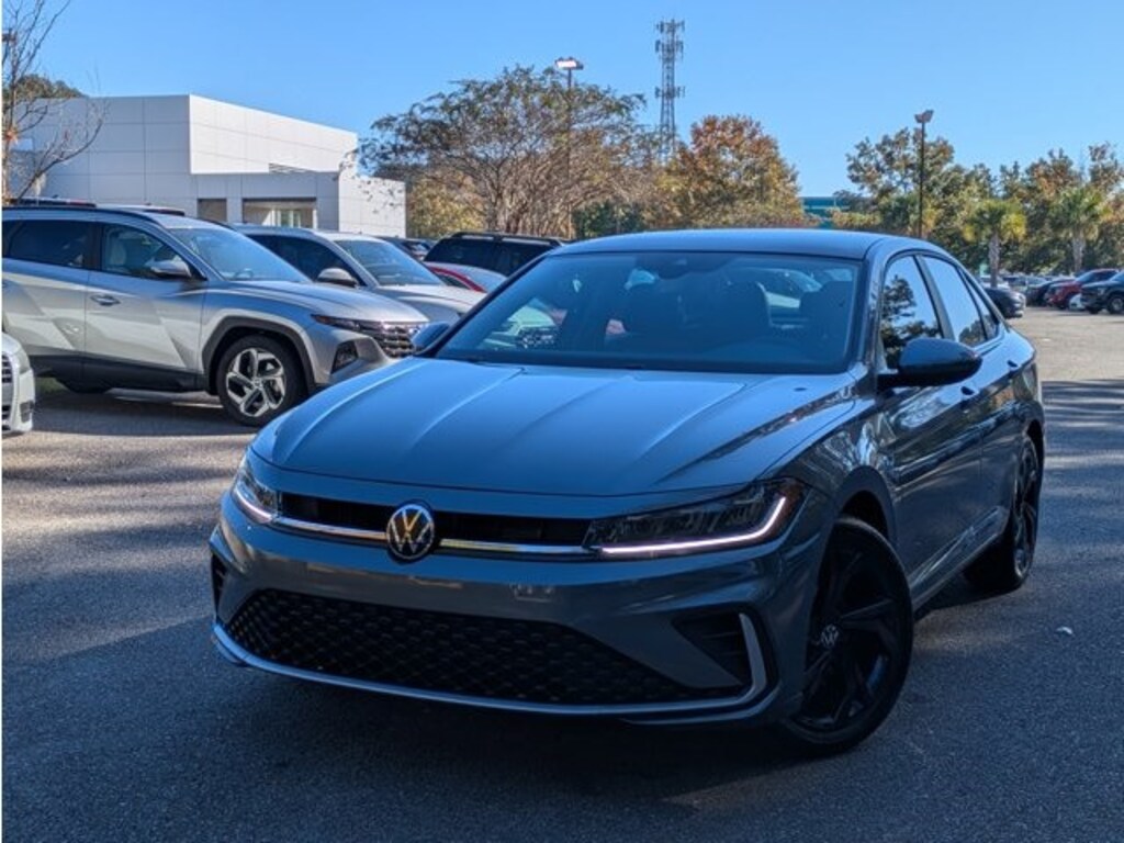 New 2025 Volkswagen Jetta SE 4dr Car