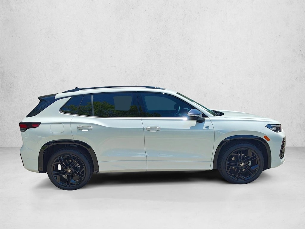 New 2026 Volkswagen Tiguan SE R-Line Black Sport Utility