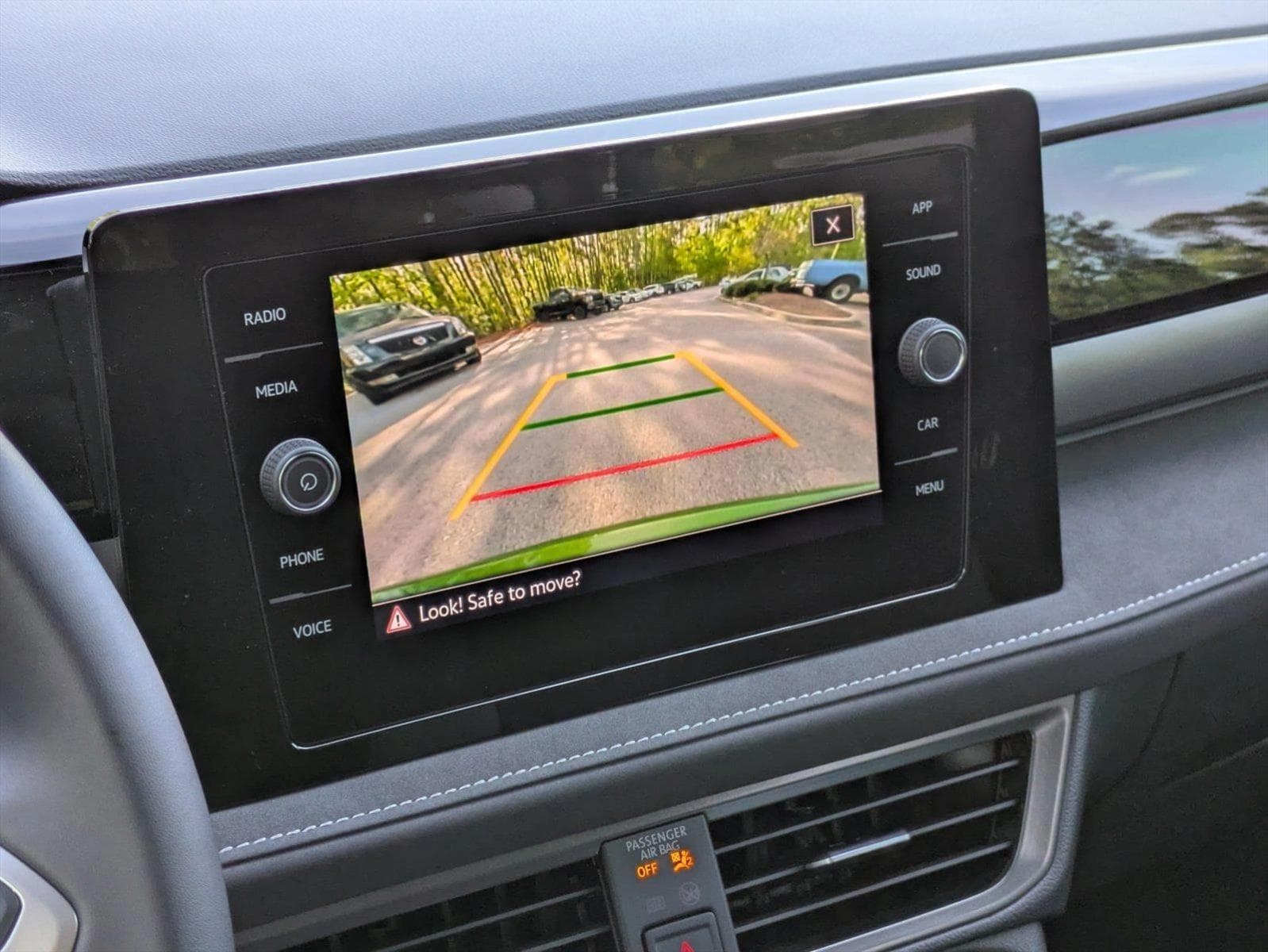 2025 Volkswagen Taos SE Black - Photo 13