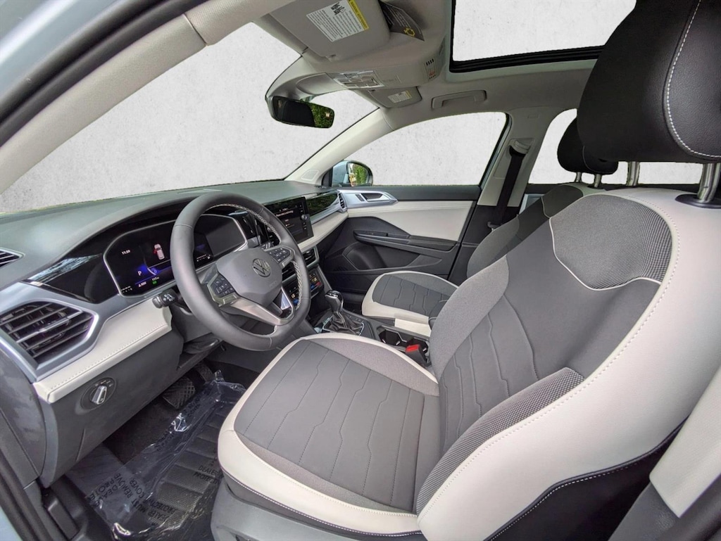 New 2026 Volkswagen Taos SE Sport Utility
