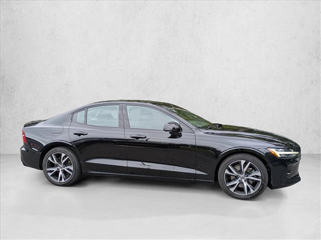 2021 Volvo S60 R-Design photo 4