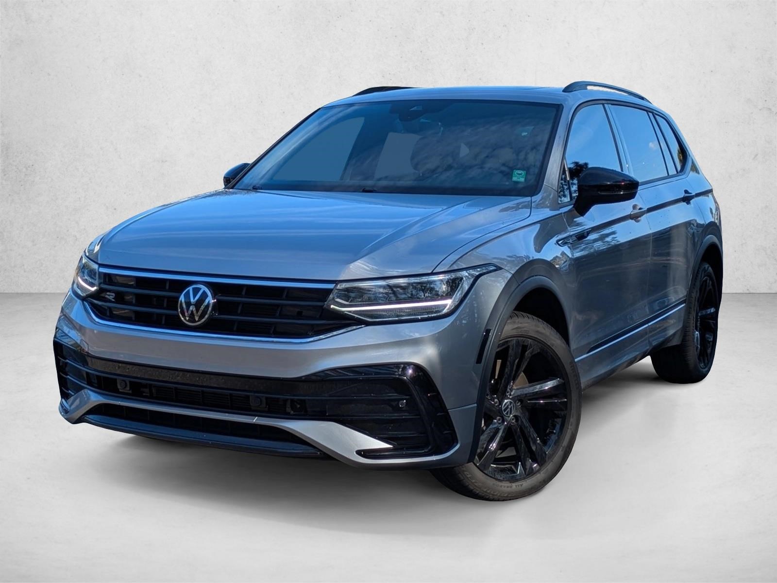 2023 Volkswagen Tiguan SE R-LINE BLACK's photo