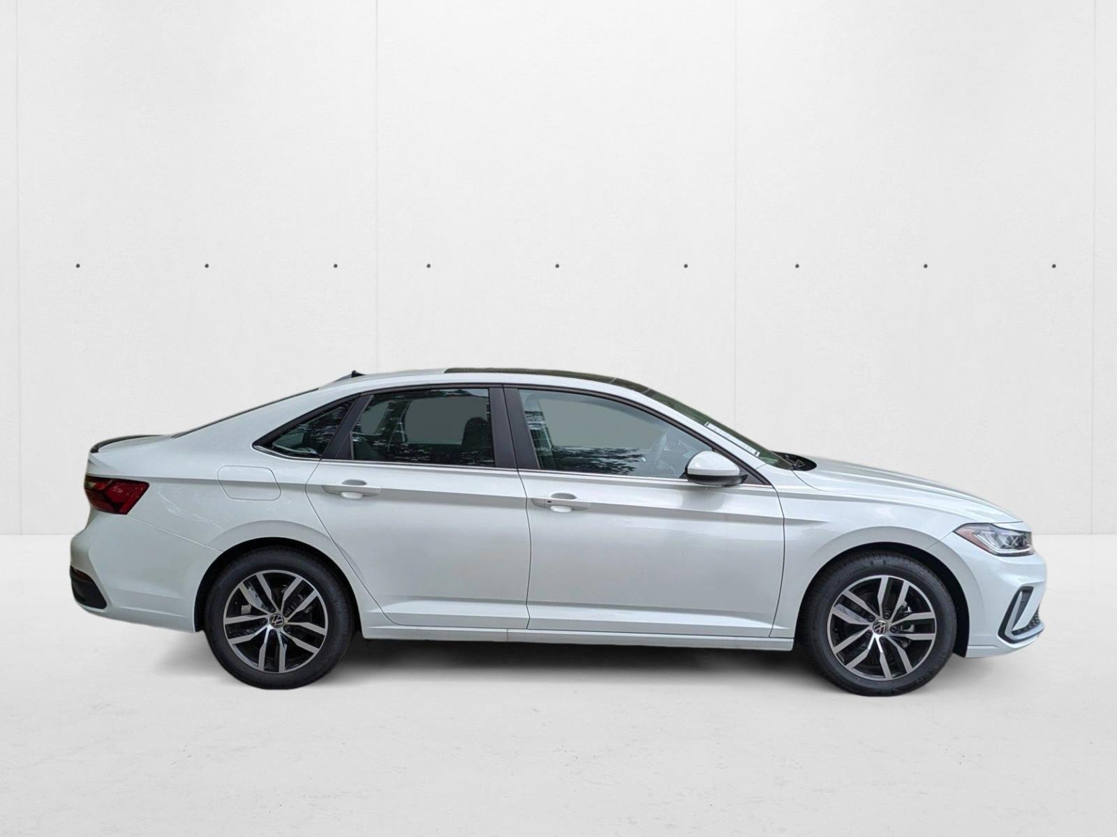 2025 Volkswagen Jetta SE - Photo 9