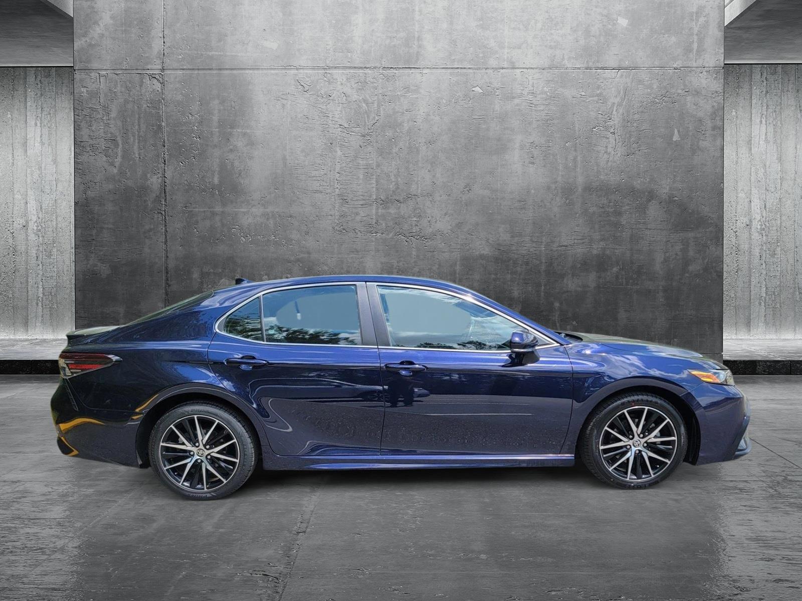 2022 Toyota Camry SE photo 4