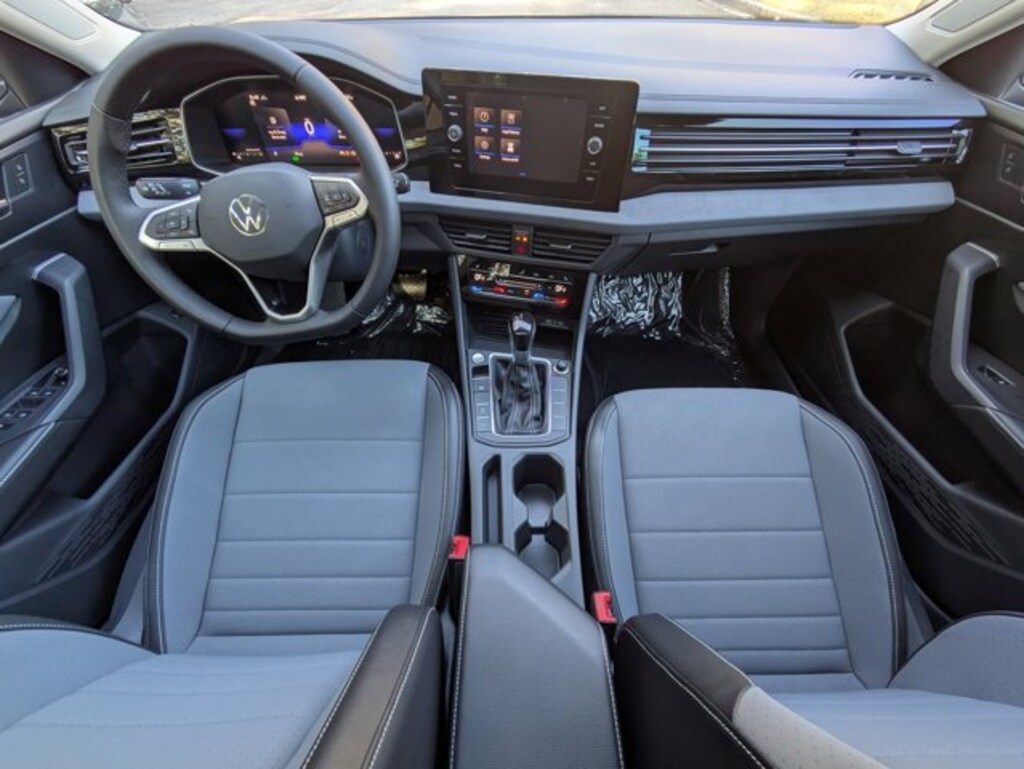 New 2025 Volkswagen Jetta SE 4dr Car