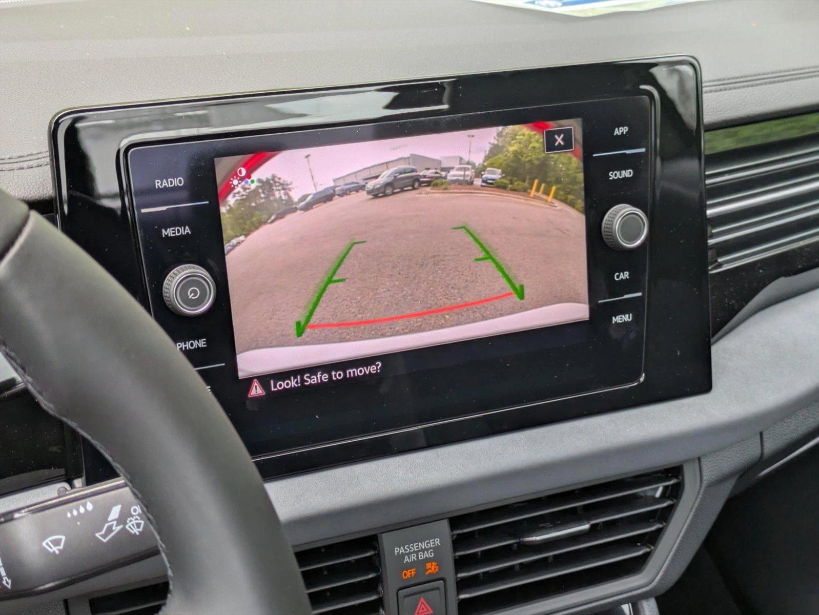 2025 Volkswagen Jetta SE - Photo 13