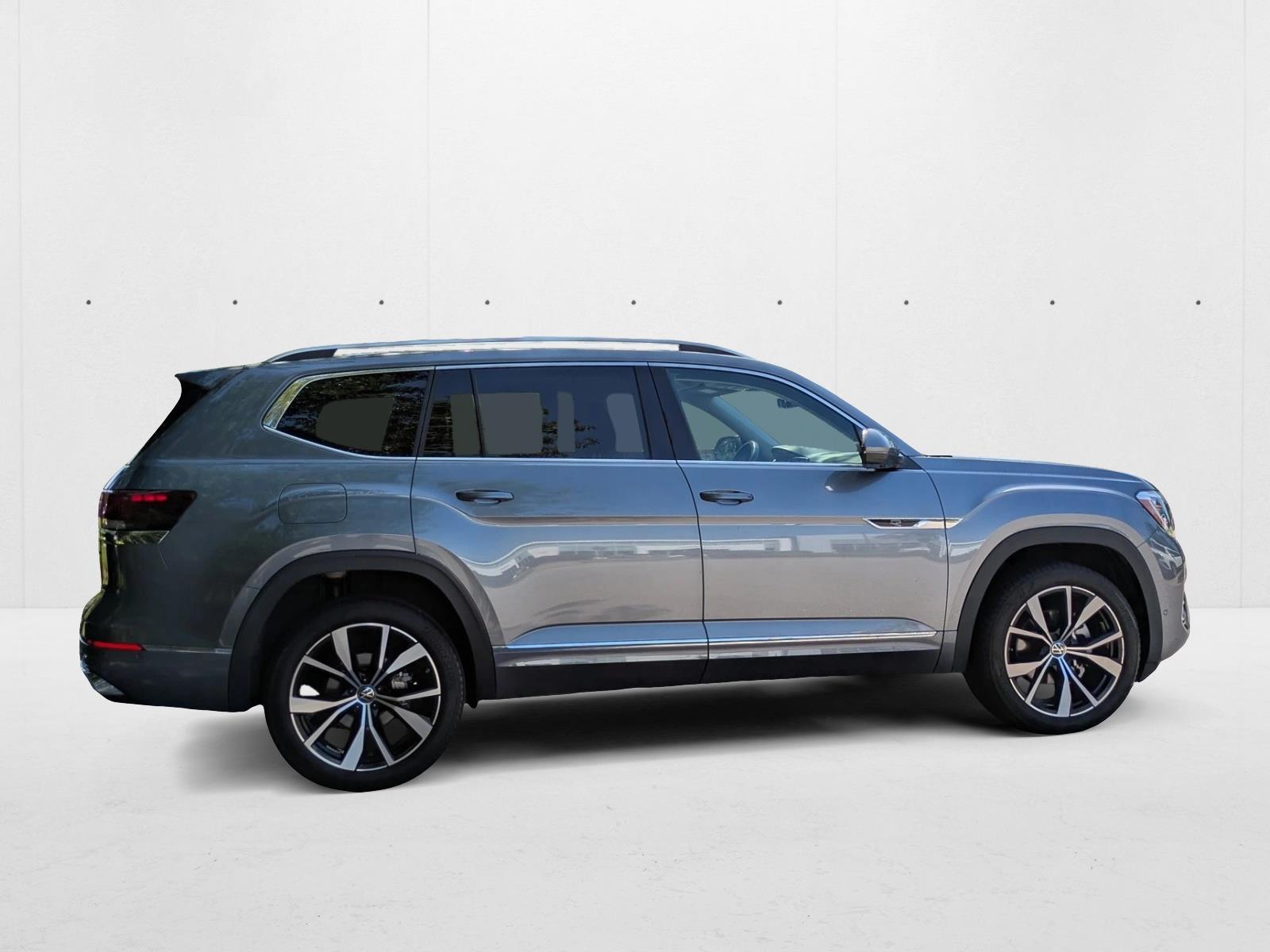 2024 Volkswagen Atlas SEL Premium R-Line photo 3