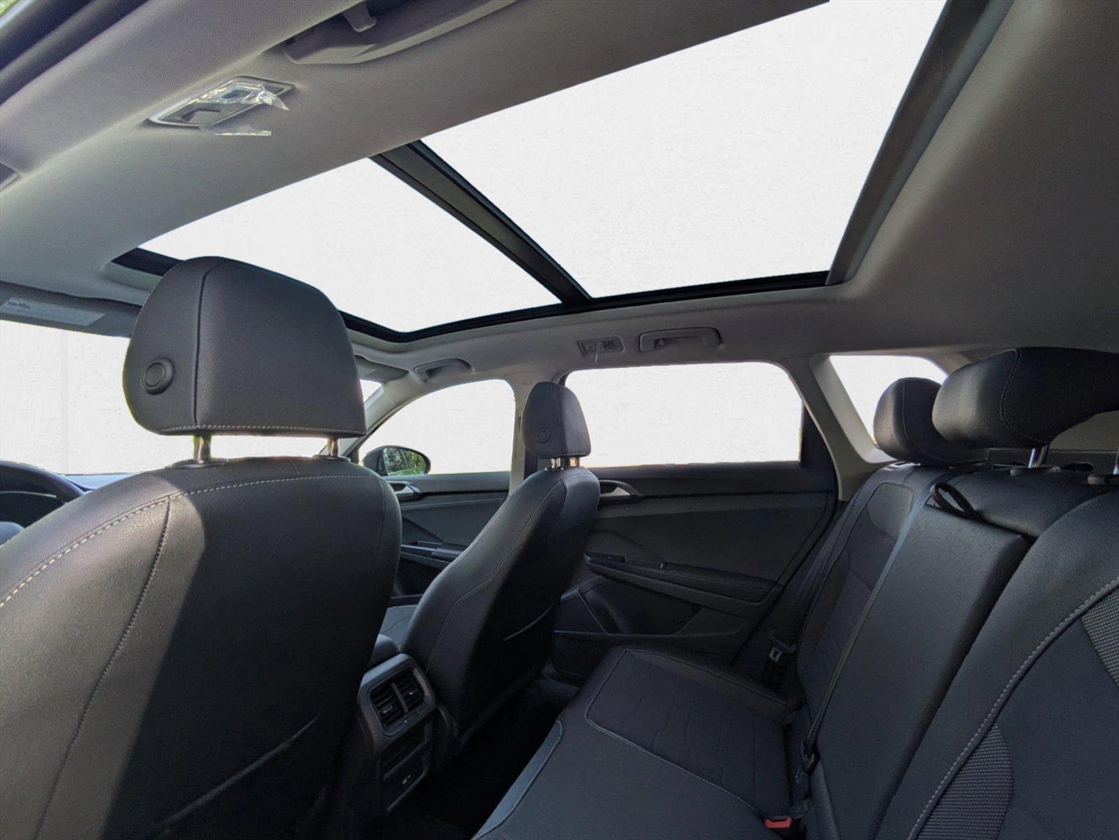 2025 Volkswagen Taos SE Black - Photo 17