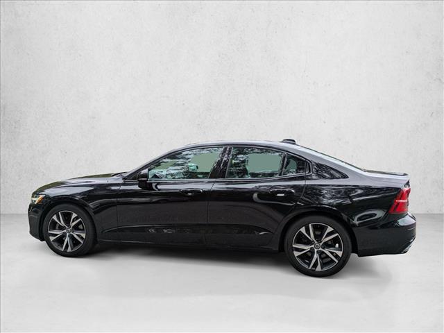 2021 Volvo S60 R-Design photo 3