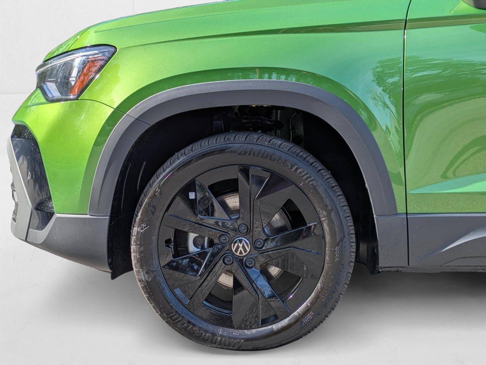 2025 Volkswagen Taos SE Black - Photo 20