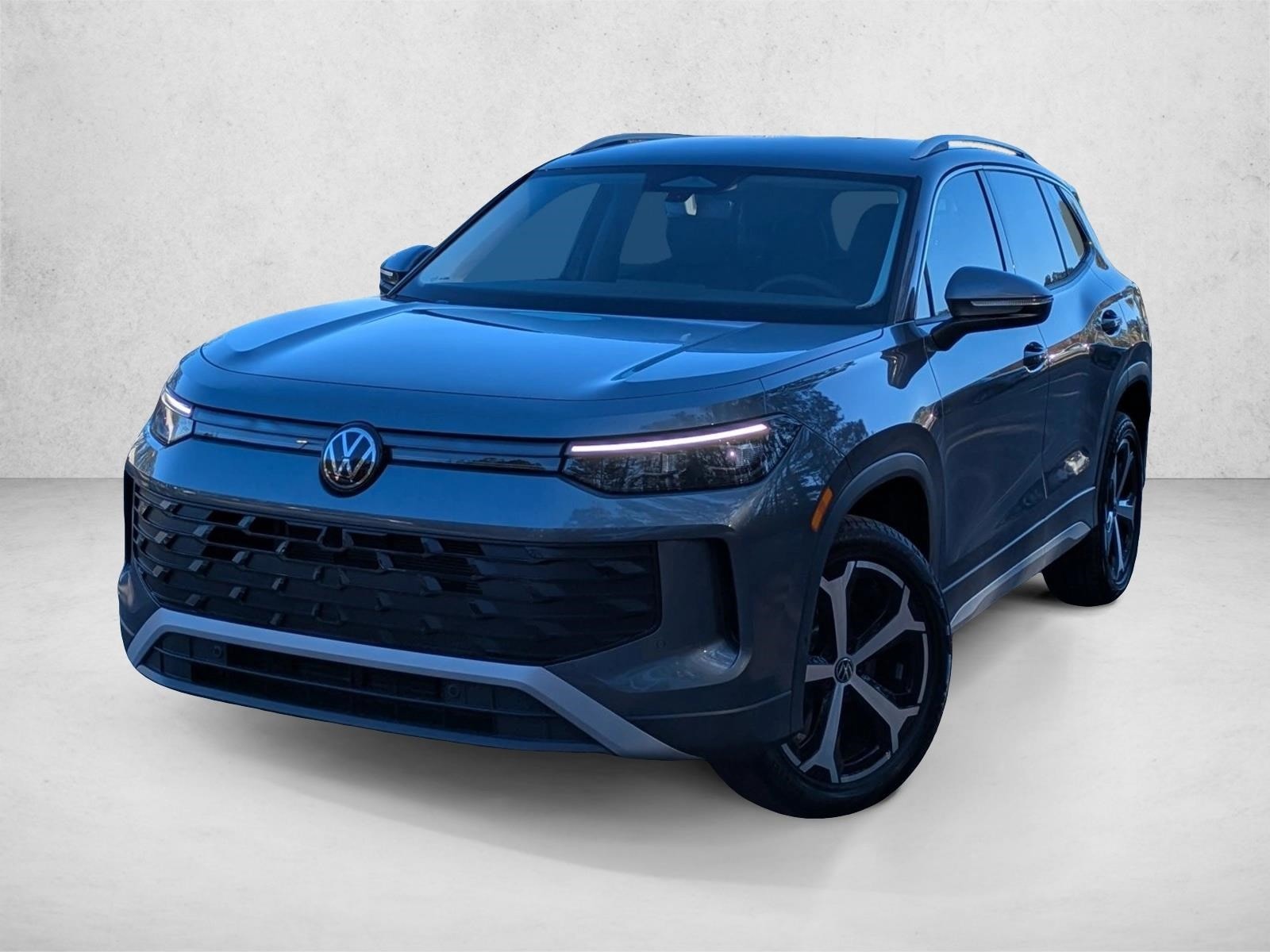 2026 Volkswagen Tiguan SE's photo