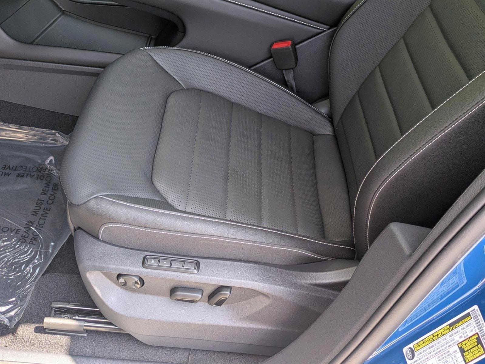 2025 Volkswagen Atlas SEL photo 3