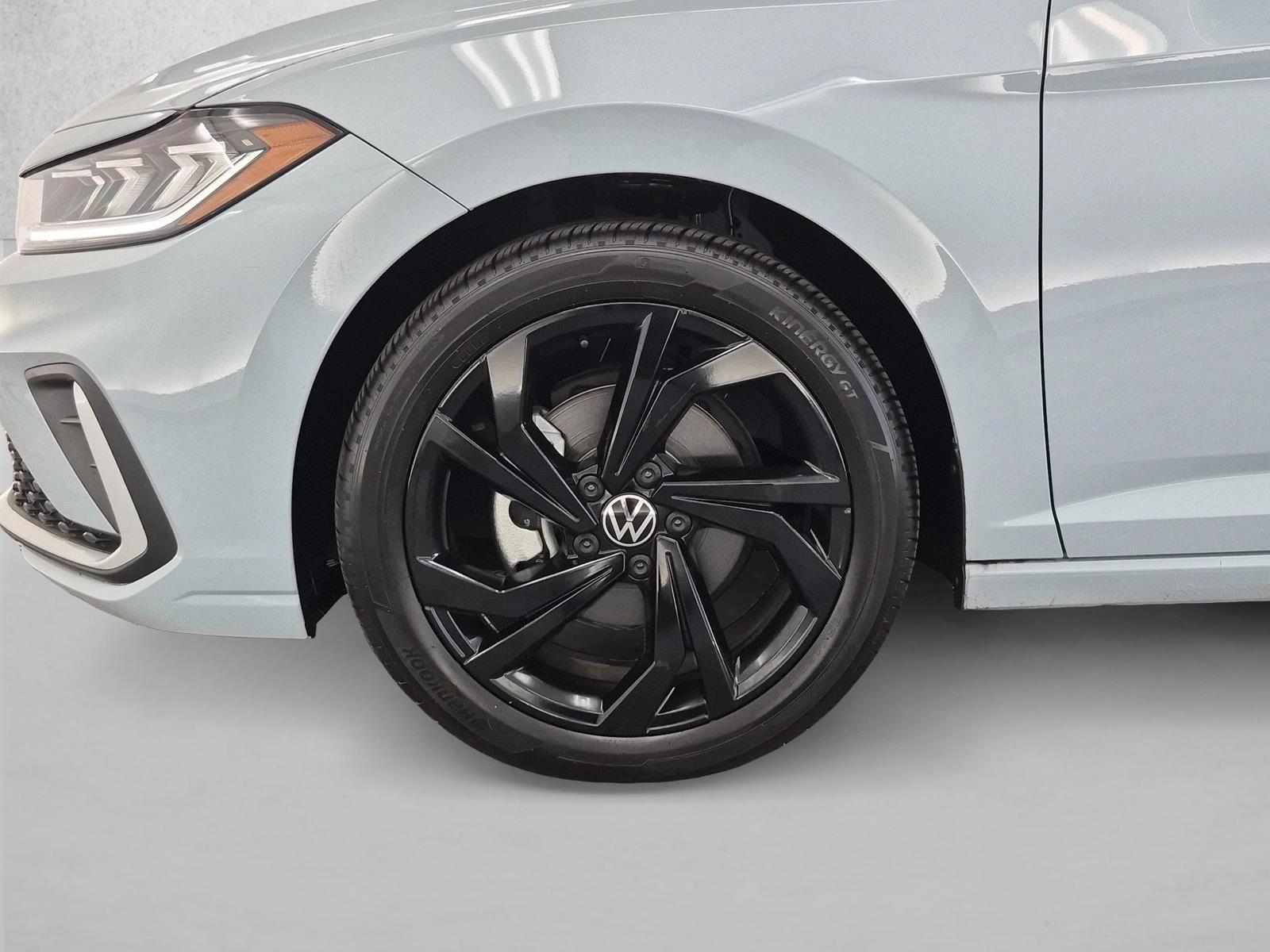 2025 Volkswagen Jetta SE - Photo 10