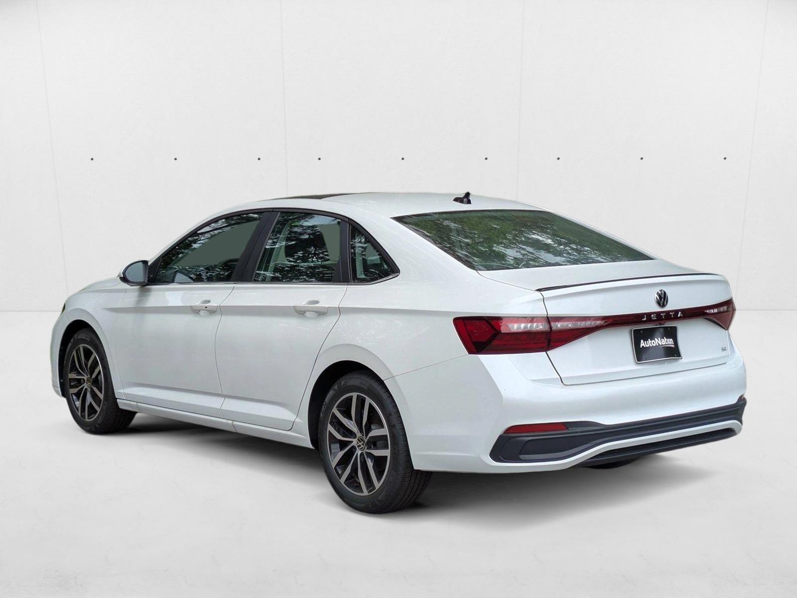 2025 Volkswagen Jetta SE - Photo 8