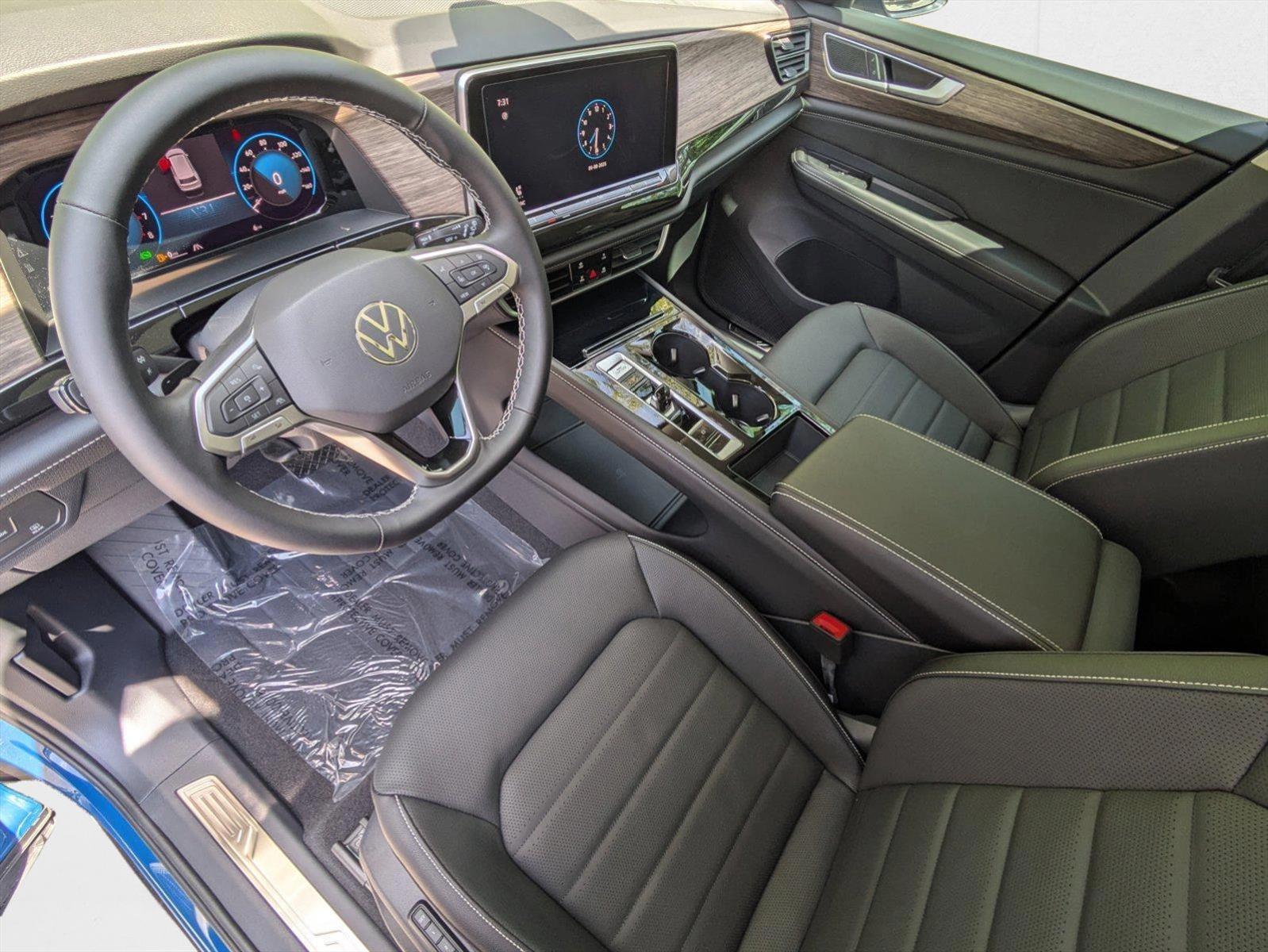 2025 Volkswagen Atlas SEL photo 2
